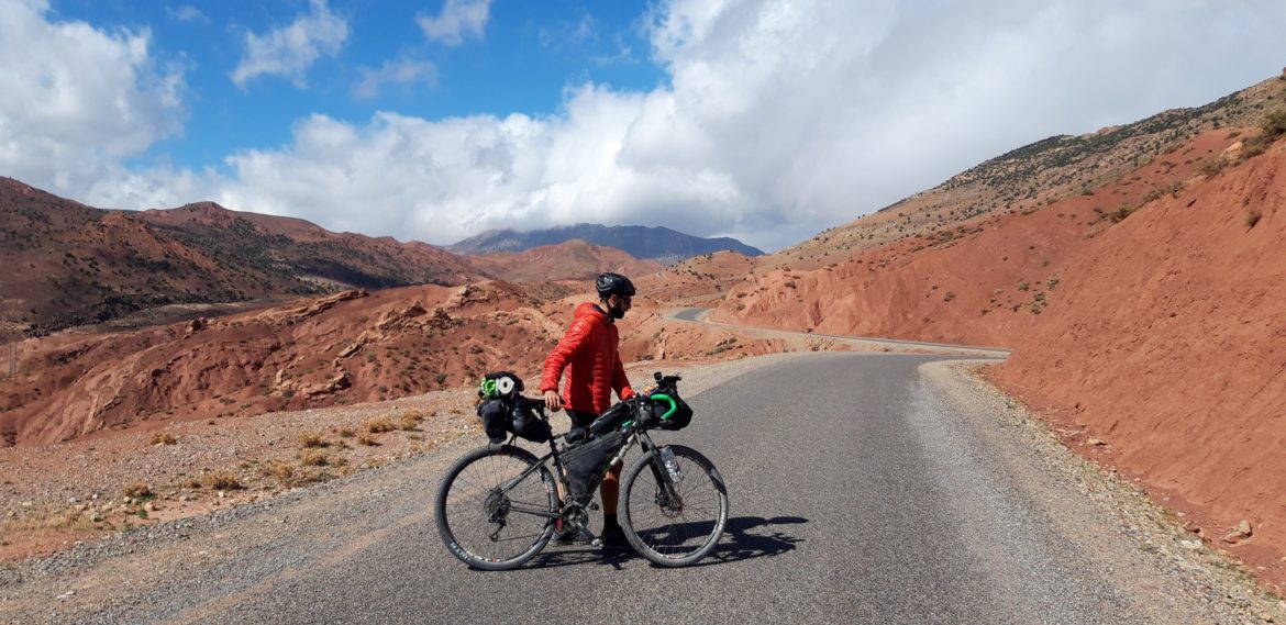 Io e la Fargonautilus durante un viaggio in Marocco nell'alto Atlante