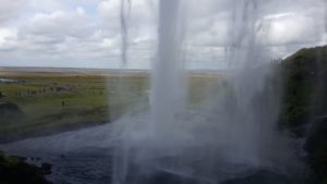 La cascata Seljalandsfoss