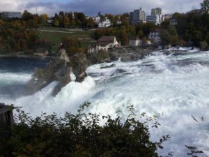 Una panoramica delle cascate di Sciaffusa